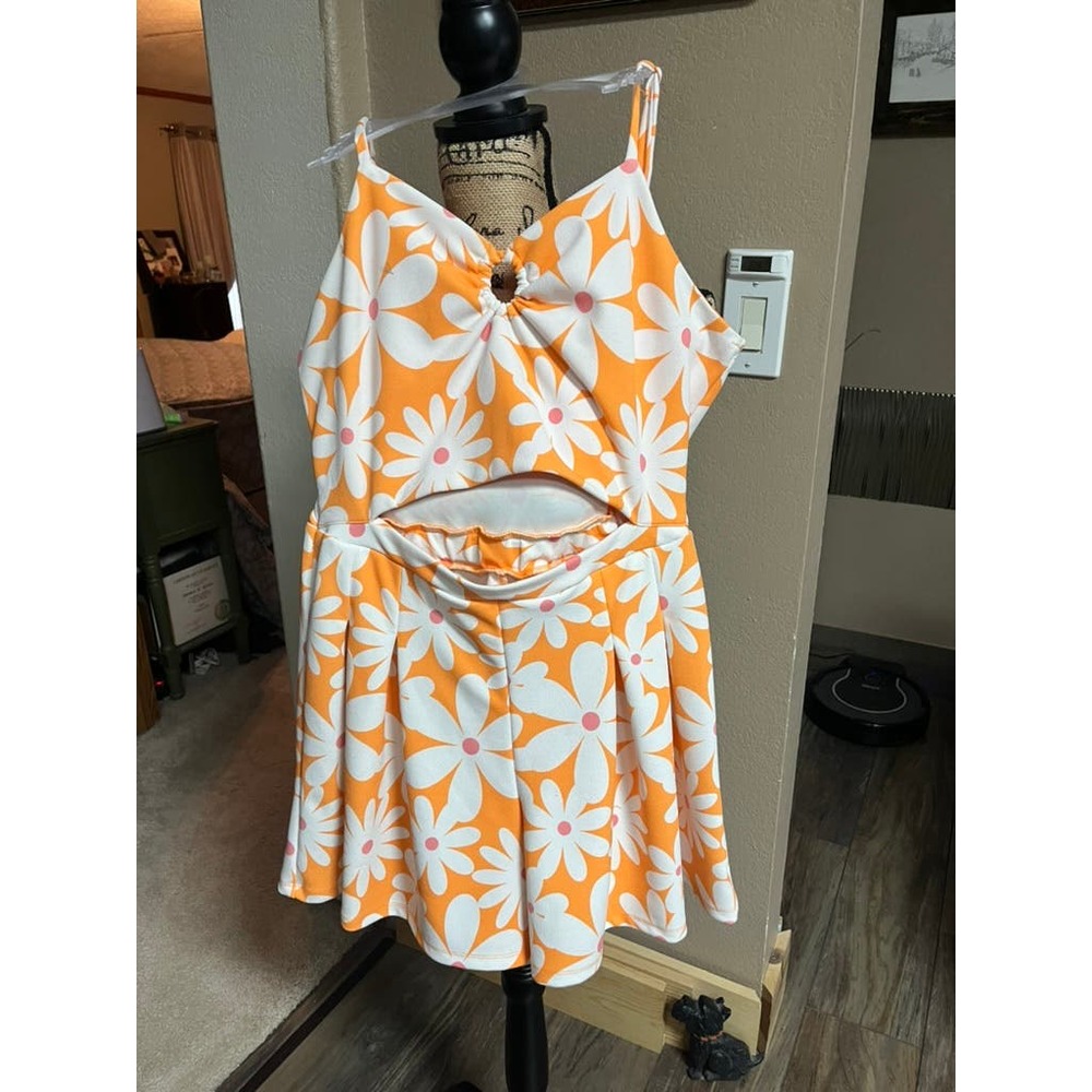 Madden NYC Daisies Orange and White Cutout Romper Size Large